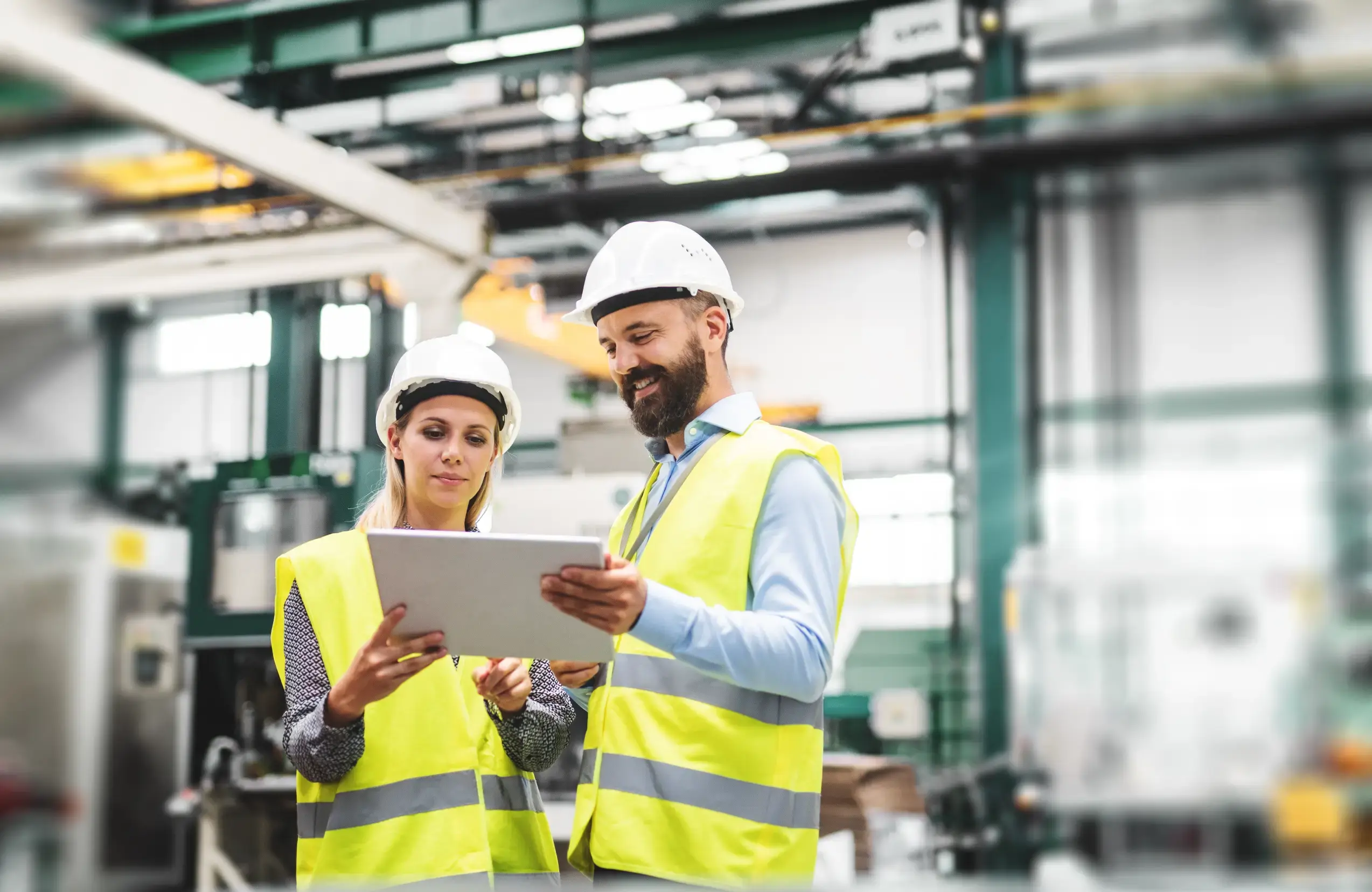 2 warehouse workers using a big tablet